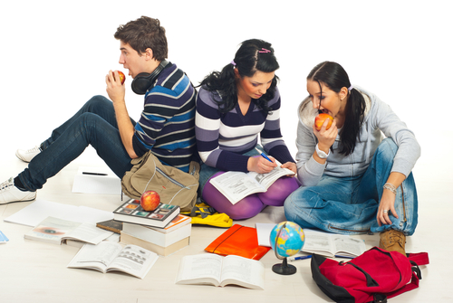 students eating healthy while studying